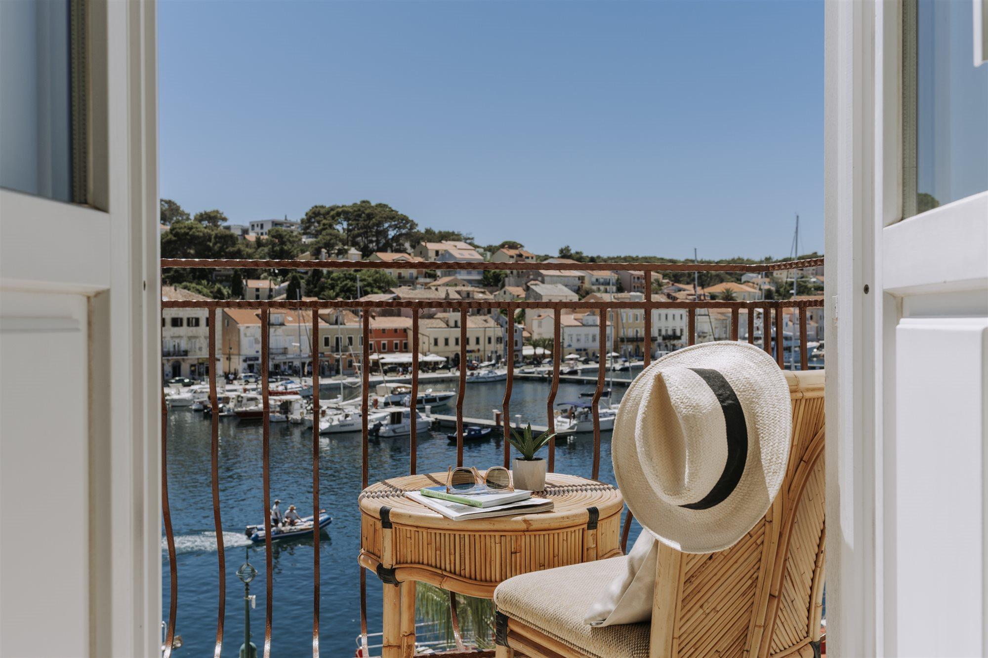 Apoksiomen Hotel 4*